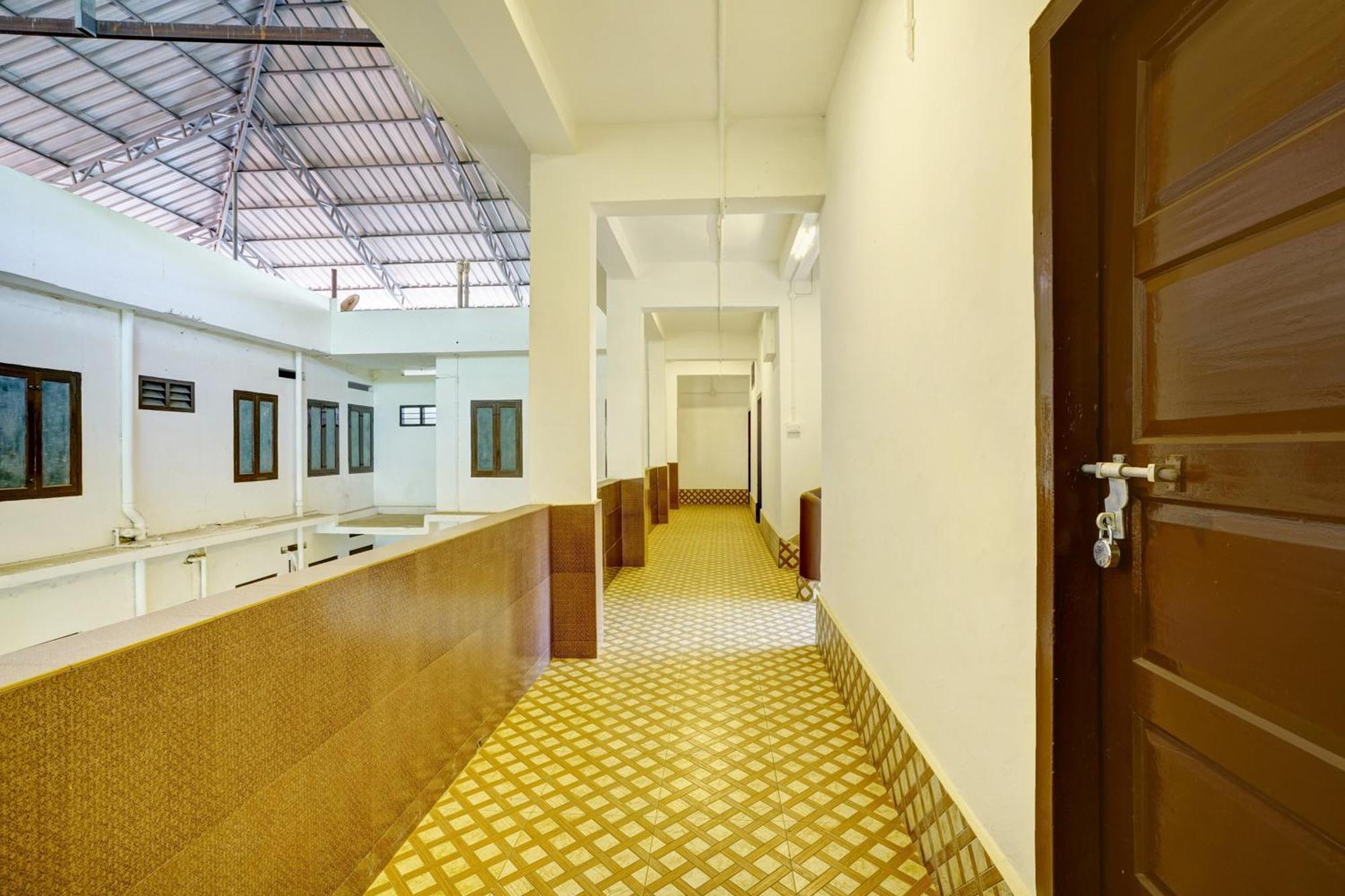 Super Hotel O Ceasar Palace Annex Thodupuzha Exterior foto